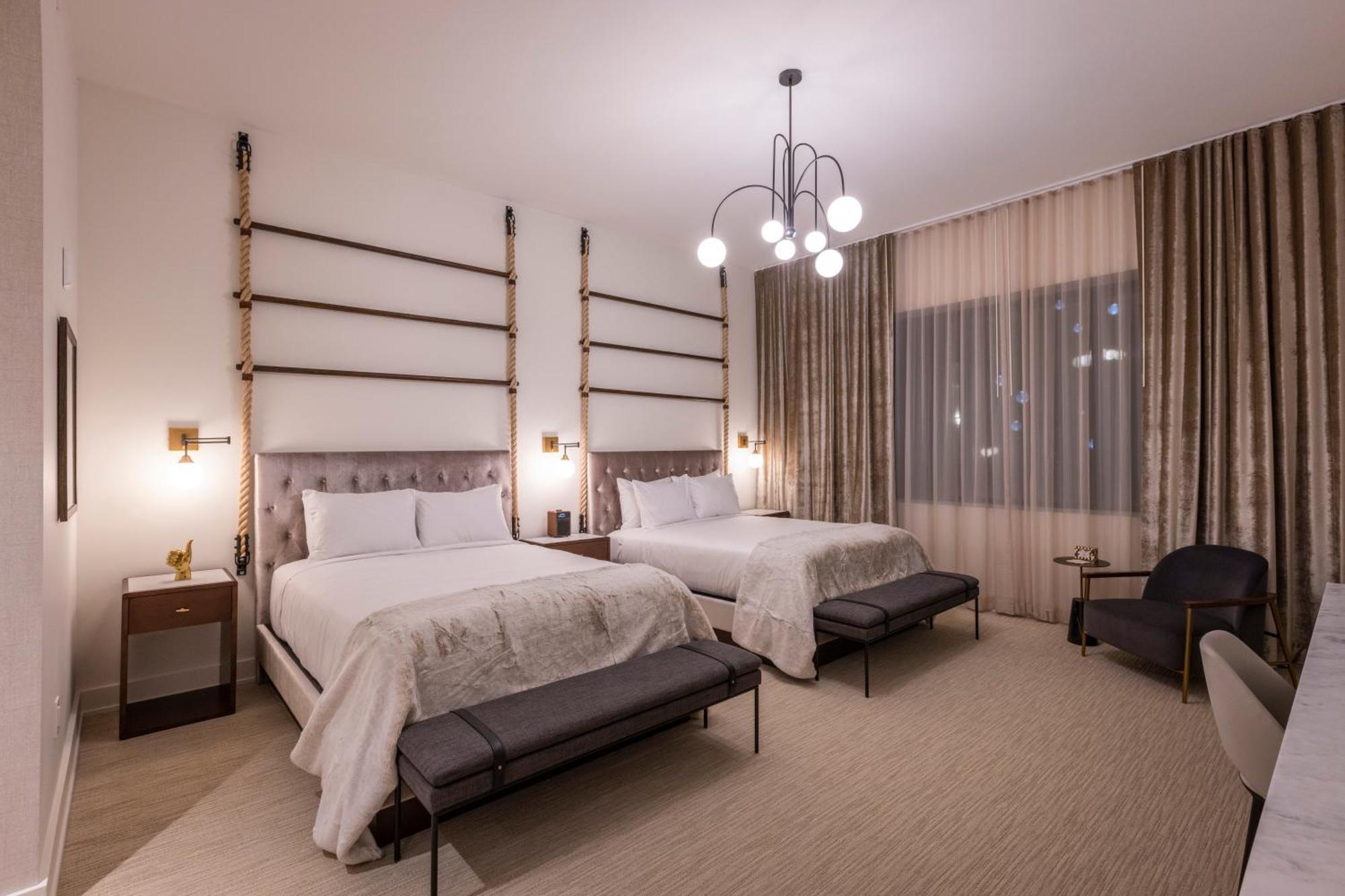 Cincinnati Riverfront Hotel 4*