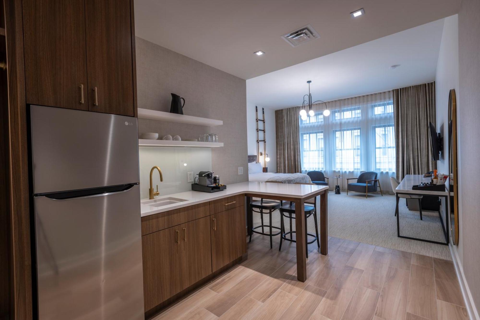 Cincinnati Riverfront Hotel 4*