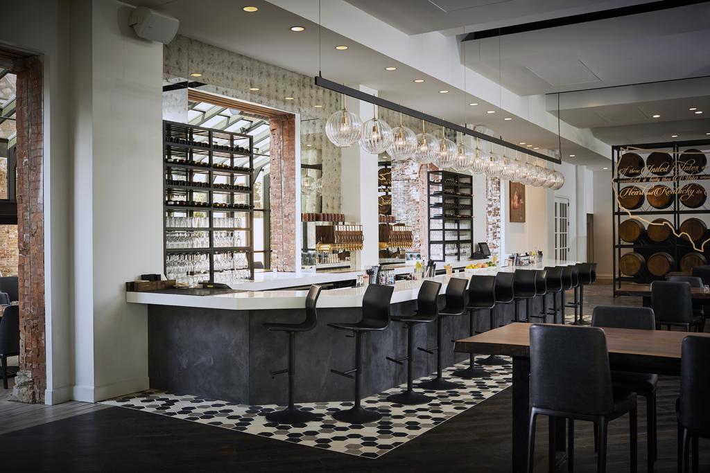Cincinnati Riverfront Hotel 4*